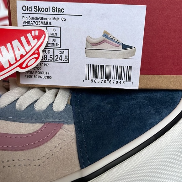 Vans Old Skool Stacked 
Pig Suede/Sherpa Multi Co
VNOA7Q5MMUL
WMNS Platforms - Picture 16 of 16
